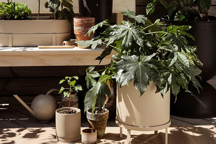 Bau Topf groß von Ferm Living – moderner Pflanzentopf aus pulverbeschichtetem Stahl, Ø28 cm, Höhe 38 cm, geeignet für Innen- und Außenbereiche