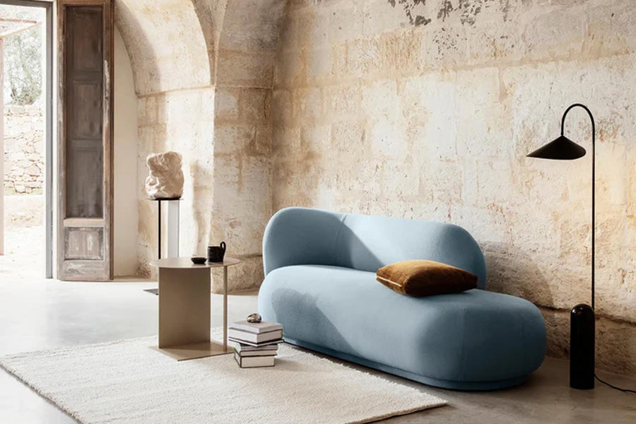 Der Rico Diwan von Ferm Living ist Mal was anderes. Andere Form anderes Design aber trotzdem sehr stylisch.