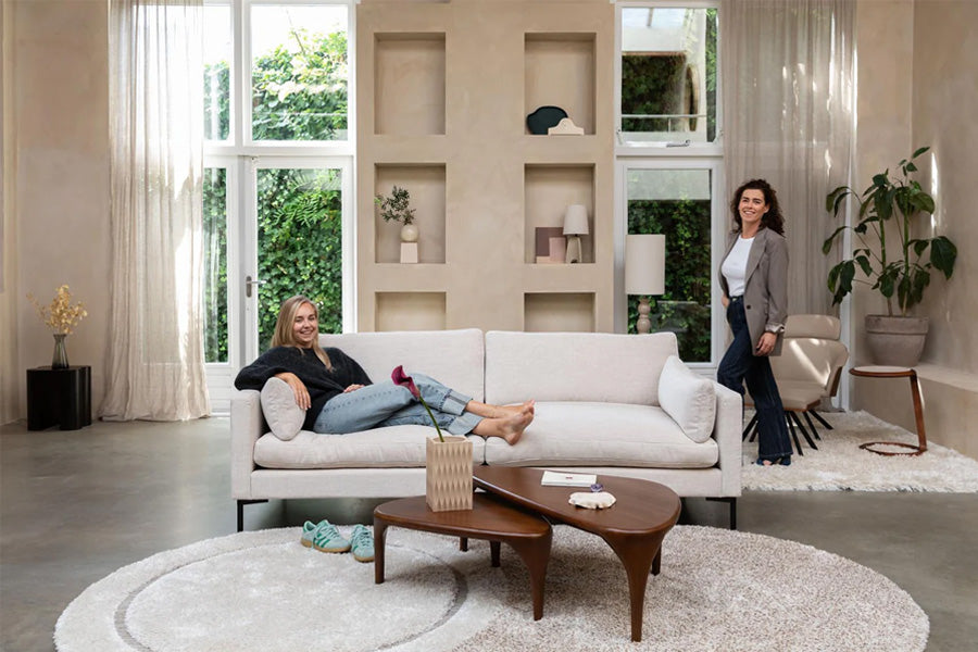 Das Summer Sofa von Zuiver ist mega bequem und sieht erst noch toll aus. Komm zu uns teste es au und kaufe gleich.