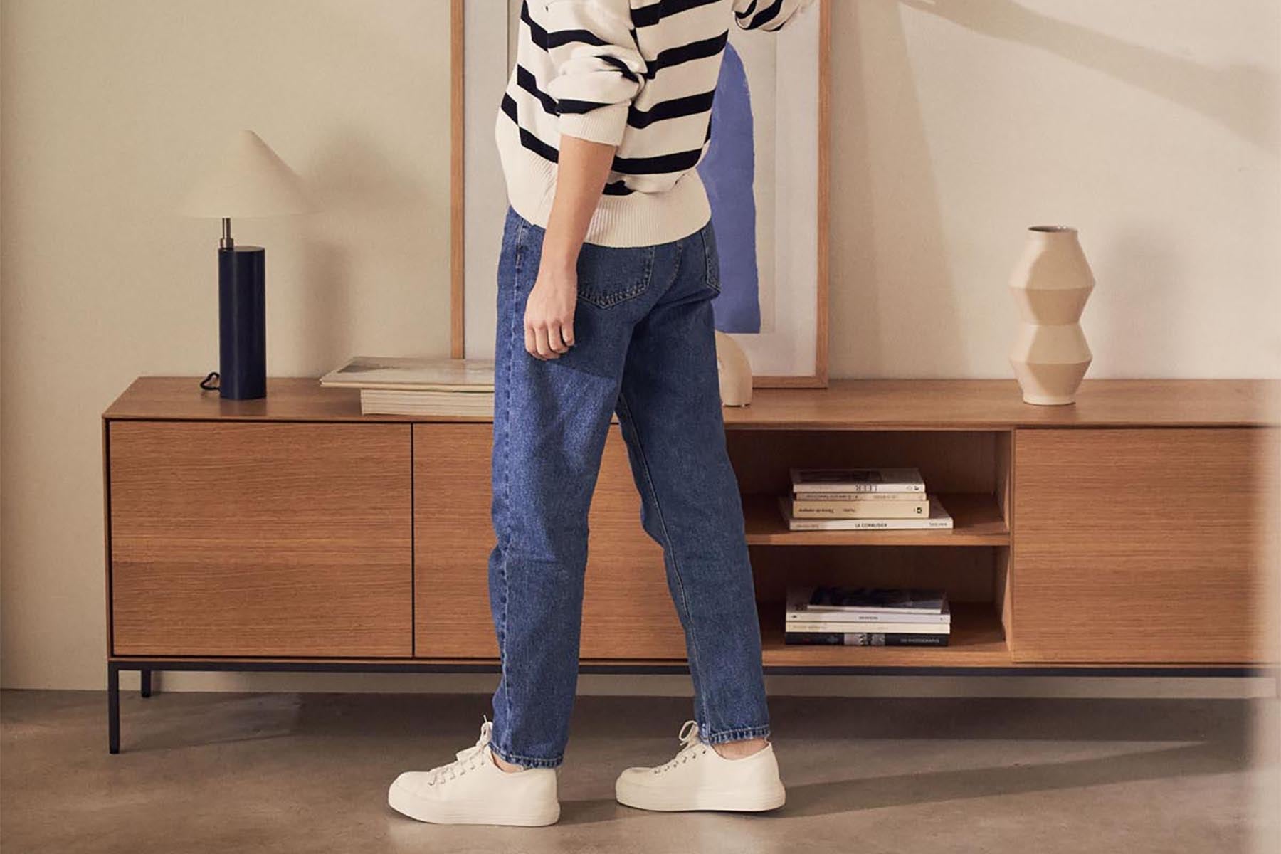 TV-Möbel: Stilvolles Sideboard für den perfekten TV-Platz, inklusive Kabelmanagement – ideal fürs Wohnzimmer in verschiedenen Stilrichtungen.