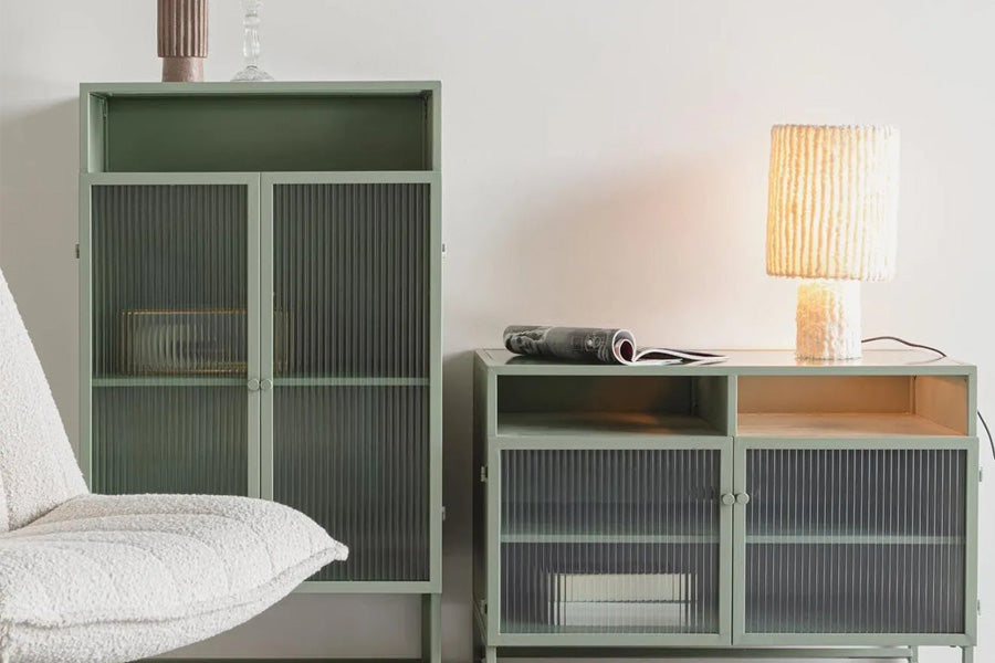 Entdecke stilvolle Cabinets und Vitrinen bei KAQTU.ch! Perfekte Aufbewahrung für Geschirr, Bücher und Deko – für jeden Raum und Stil.