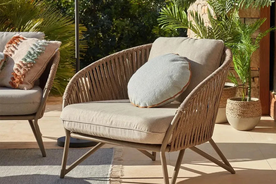 Entdecke die zeitlose Kave Home Kollektion: stilvolle Möbel, nachhaltige Accessoires und elegantes Design für dein Zuhause.