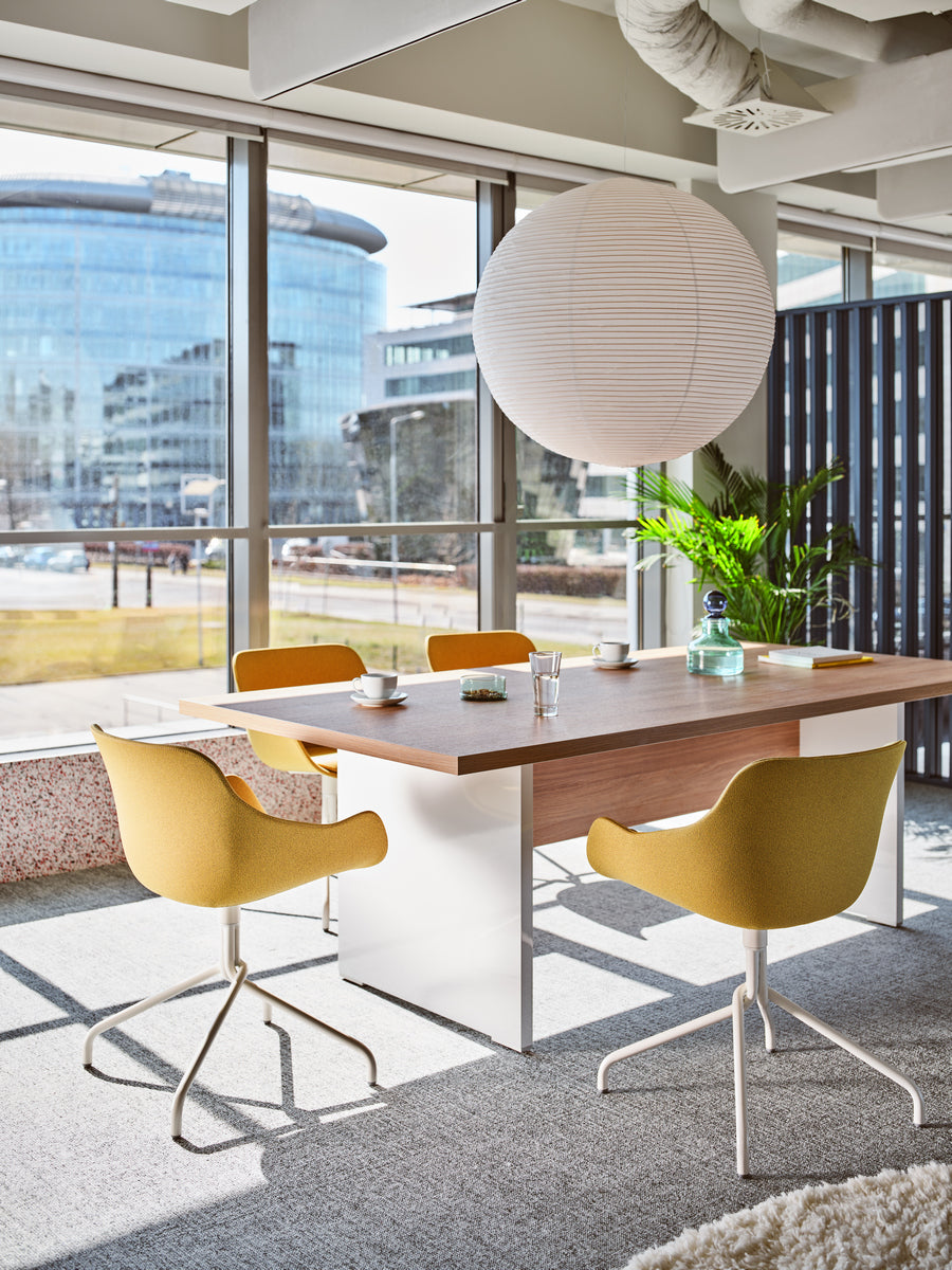 Mito Chefbüro von MDD mit repräsentativem Schreibtisch und Stauraum