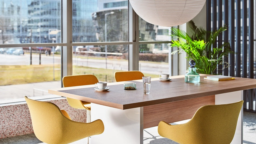 Mito Chefbüro von MDD mit repräsentativem Schreibtisch und Stauraum