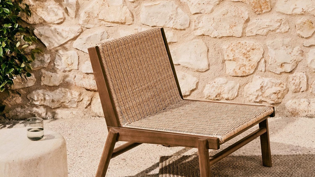 Elegante Altira Kollektion von Kave Home: stilvolle Möbel mit modernem Design und warmen Holztönen.