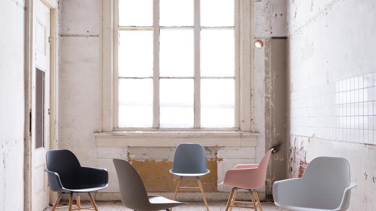 Albert Kuip Stühle von Zuiver: ergonomisch geformt, stapelbar, in modernen Farben – zeitloses Design für Küche, Esszimmer oder Arbeitsbereich.