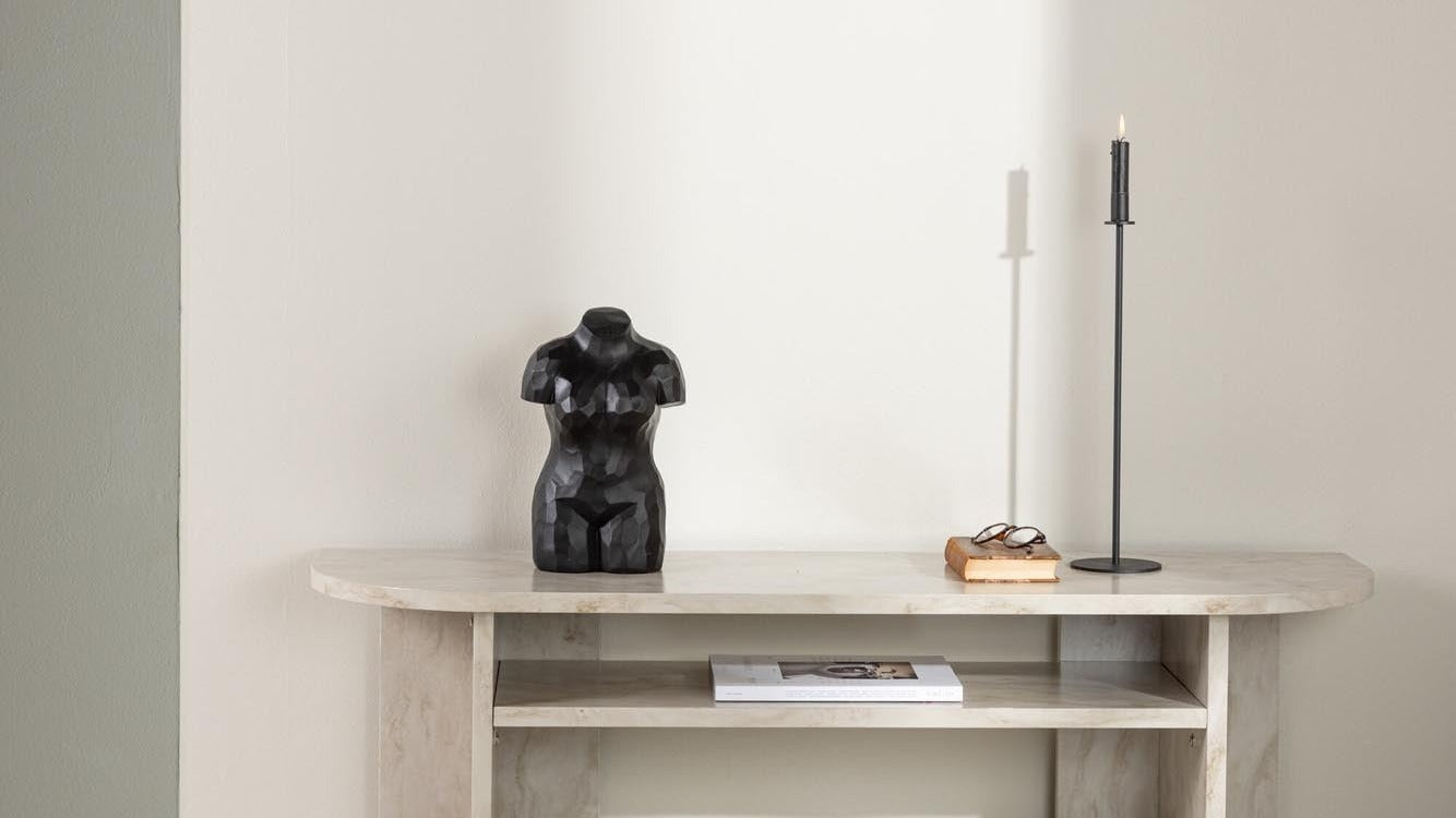 Entdecke die Ålesund-Serie von Venture Home: elegante Beistelltische, die skandinavisches Design, Funktionalität und zeitlose Ästhetik vereinen.