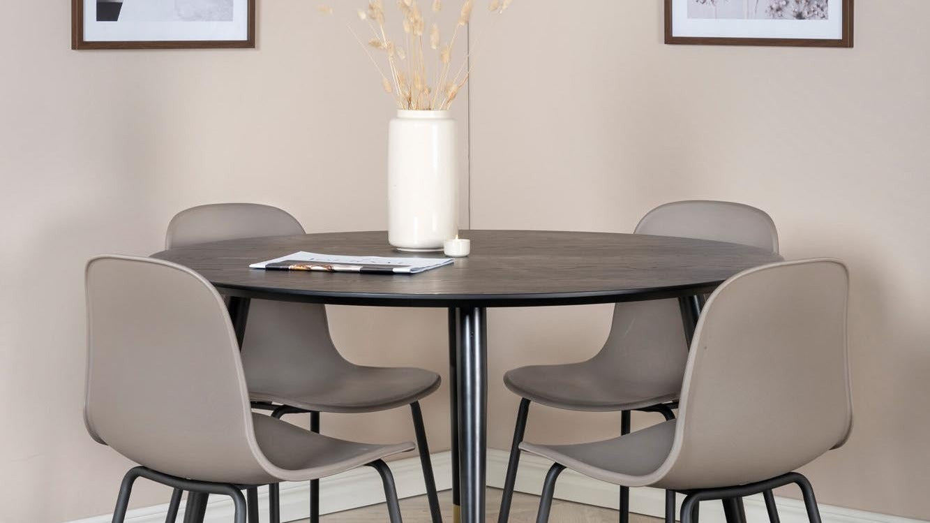 Entdecke die Arctic Stuhlserie von Venture Home: modernes Design, hoher Komfort und ergonomische Form für dein Zuhause. Vielseitig und stilvoll!