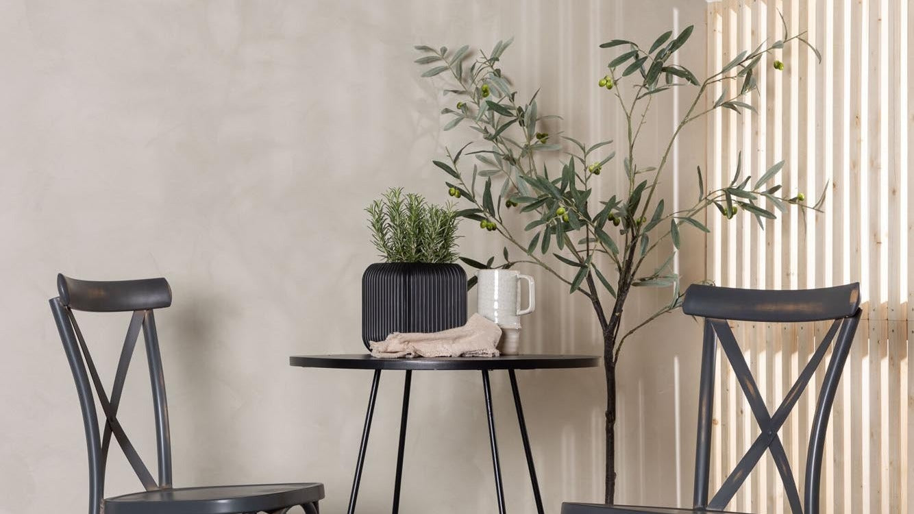 Bacong Outdoor-Möbel von Venture Home: wetterfeste Lounges, Essgruppen und Liegen - stilvoll, bequem und pflegeleicht für deine Outdoor-Oase.