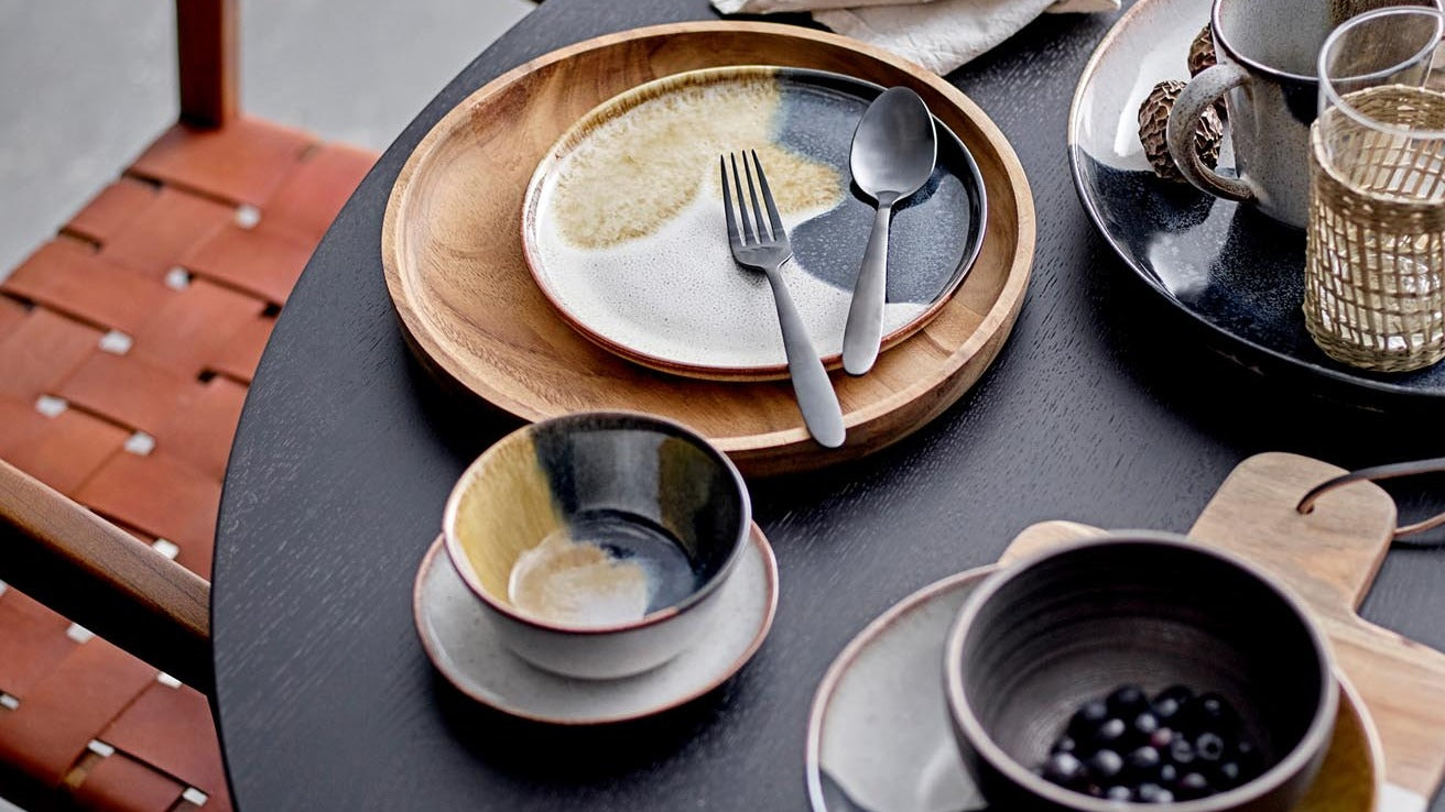 Elegantes KAQTU Besteckset aus hochwertigem Edelstahl, langlebig, pflegeleicht und vielseitig im Design – perfekt für jeden Anlass und stilvolle Tischdekoration.