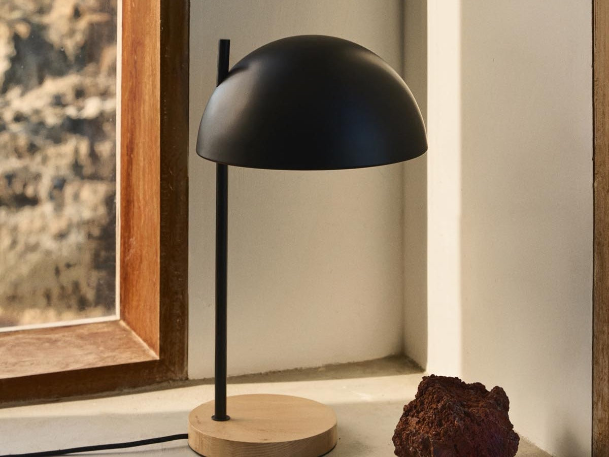 Elegante Catlar Kollektion von Kave Home: stilvolle Möbel mit modernem Design und warmen Holztönen.