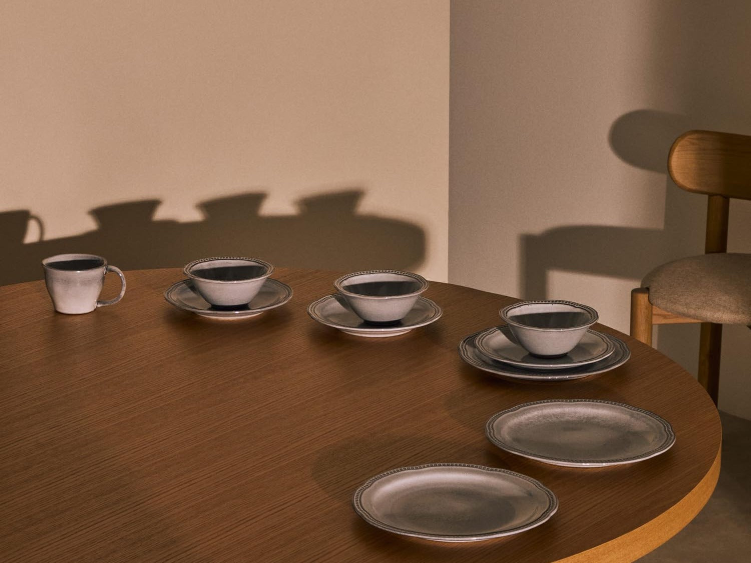 Elegante Dovec Kollektion von Kave Home: stilvolle Möbel und Accessoires in sanften Farben für modernes Wohnen.