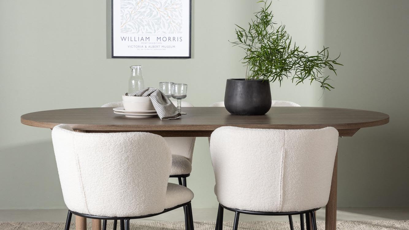 Entdecke die Edina Stuhlserie von Venture Home: Eleganz, Komfort und Vielfalt in Farben und Materialien für dein Zuhause.