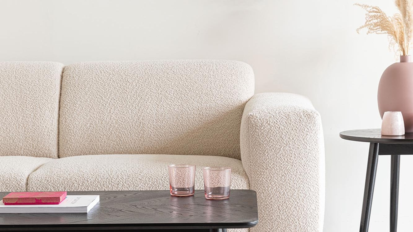 Entdecke die stilvollen Fabio Tische von White Label Living. Modernes Design, hochwertige Materialien und vielseitige Größen für jeden Raum.