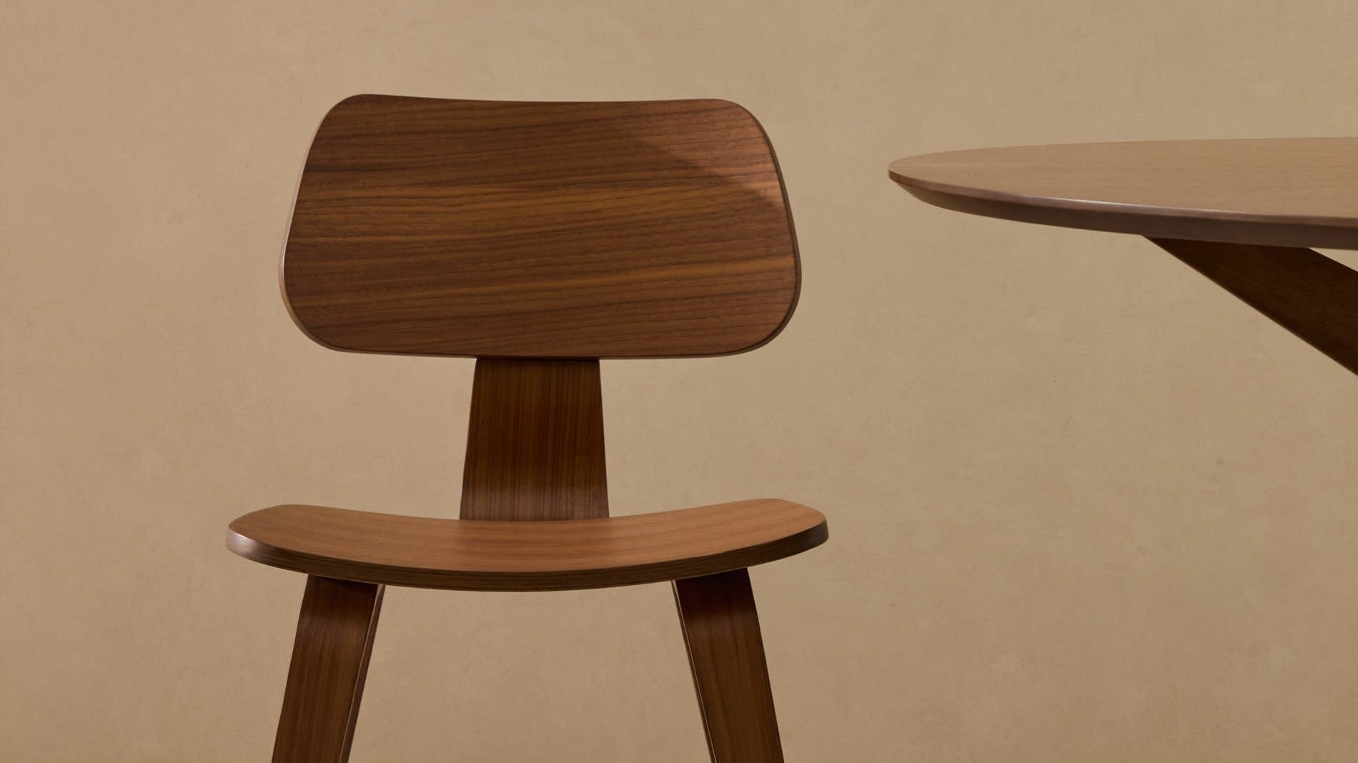 Elegante Gena Kollektion von Kave Home: stilvolle Möbel mit modernem Design und warmen Holztönen.