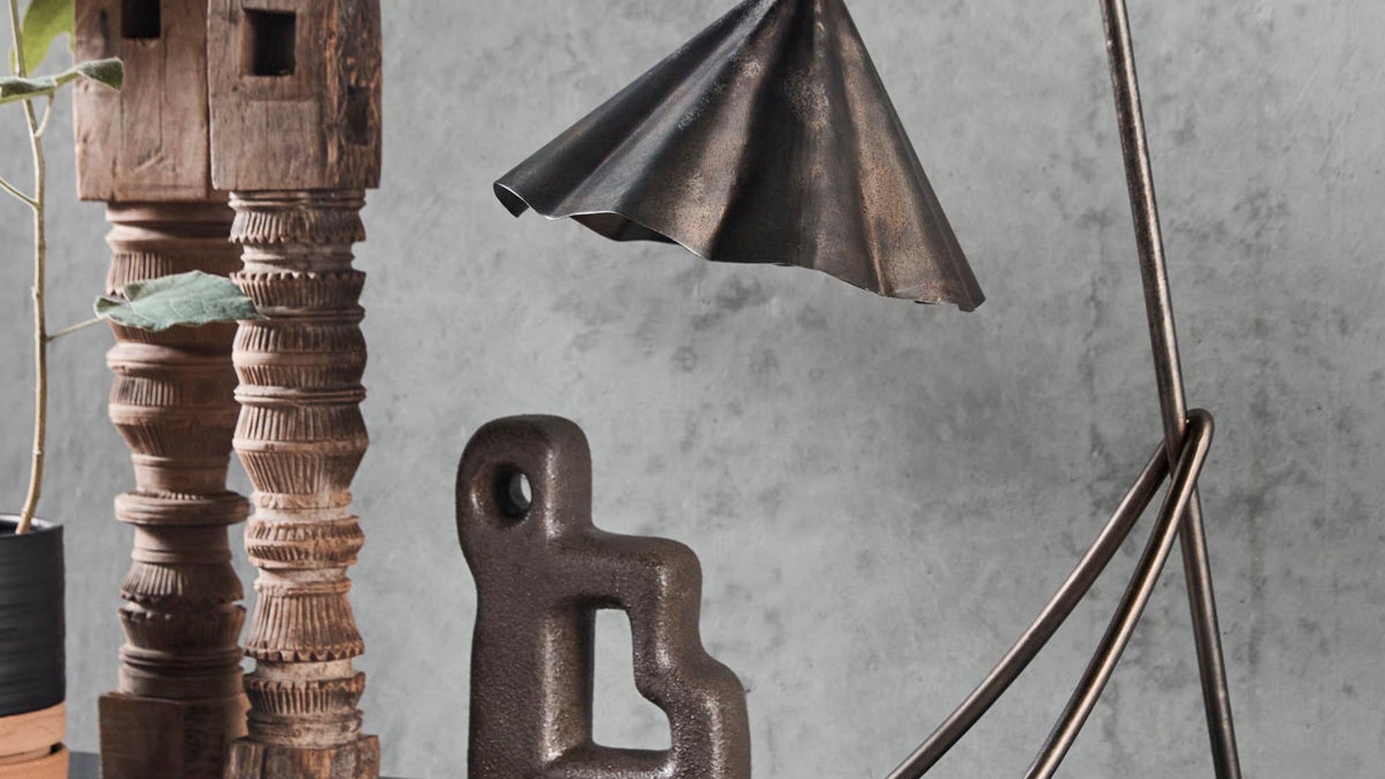 Entdecke die HDFlola-Kollektion von House Doctor: stilvolle Leuchten mit skandinavischem Design, die Räume mit einzigartigem Lichtspiel und warmen Farbtönen bereichern.