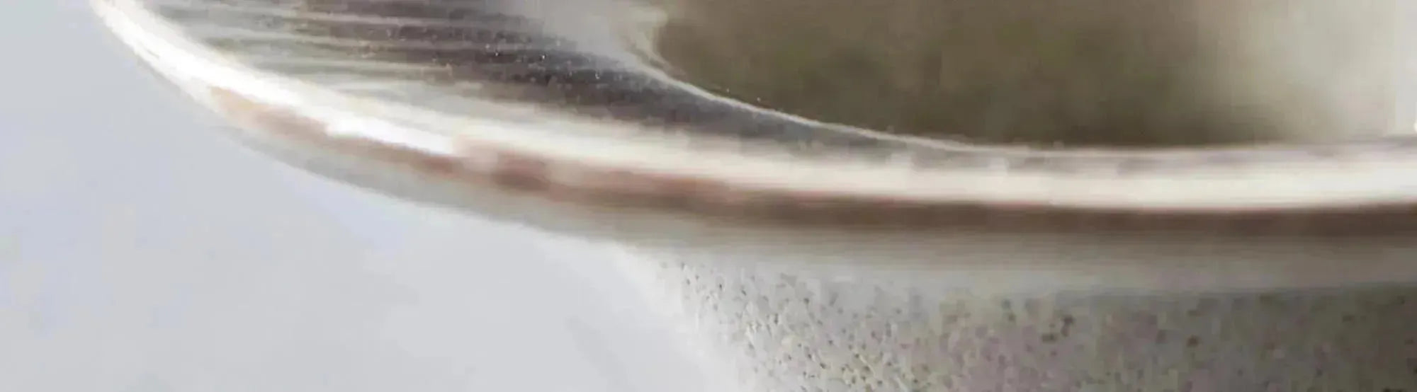 HDPleat Geschirr von House Doctor: Elegantes Porzellan mit Falten-Design, matte Oberflächen, vielseitig kombinierbar für Esstisch und Alltag.