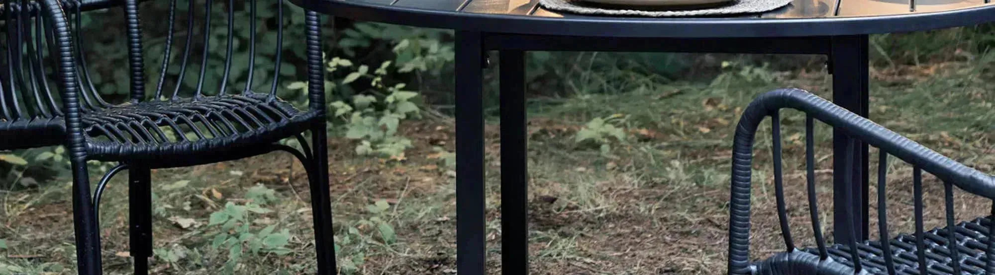 Entdecke die stilvolle Helo Kollektion von House Doctor: moderne, wetterfeste Outdoor Möbel für entspannte Momente im Freien.