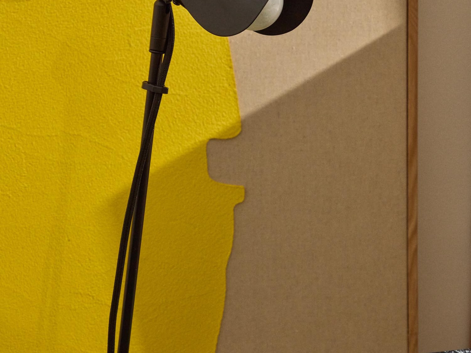 Elegante Jula Kollektion von Kave Home: stilvolle Möbel und Accessoires in harmonischen Farben für modernes Wohnen.