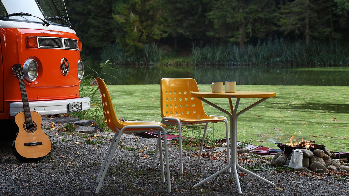 Der Bermuda Gartenstuhl vereint modernes Design, wetterbeständige Materialien und komfortable Sitzflächen, perfekt für Terrasse und Balkon.