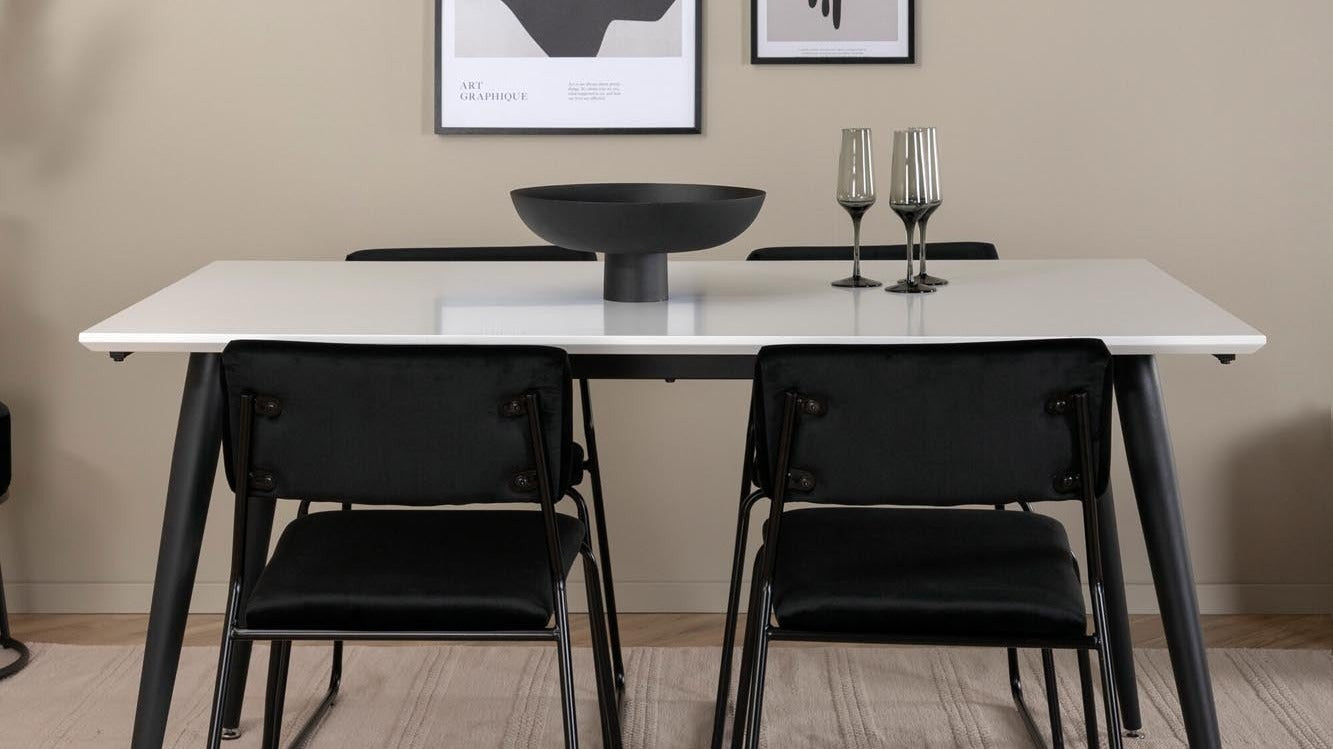 Entdecke die Kenth Stühle von Venture Home: stilvolles Design, hervorragende Ergonomie und vielseitige Einsatzmöglichkeiten für dein Zuhause.