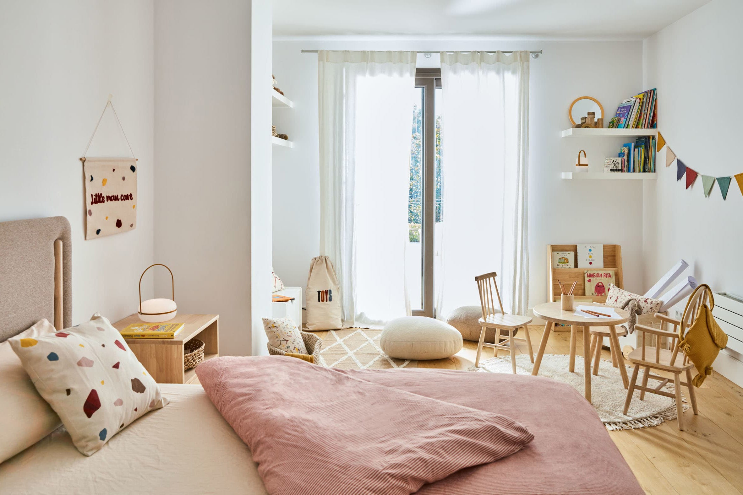 Kinderzimmer einrichten: stilvolle KAQTU-Möbel mit Aufbewahrung, Textilien & Deko – hochwertige mitwachsende Lösungen im skandinavischen Design.