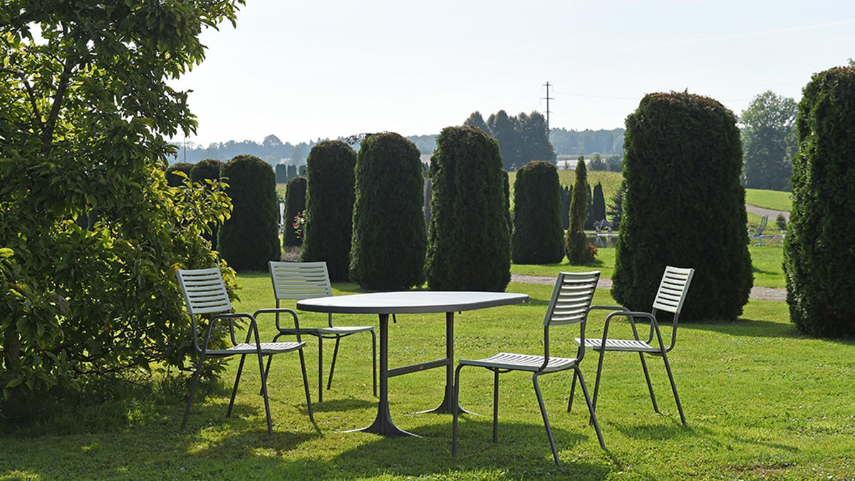 Bodensee Lamello Gartenstuhl von Schaffner – ikonisches, preisgekröntes Design mit Fiberglas-Lamellen, wetterfest, UV-beständig, Swiss Made.