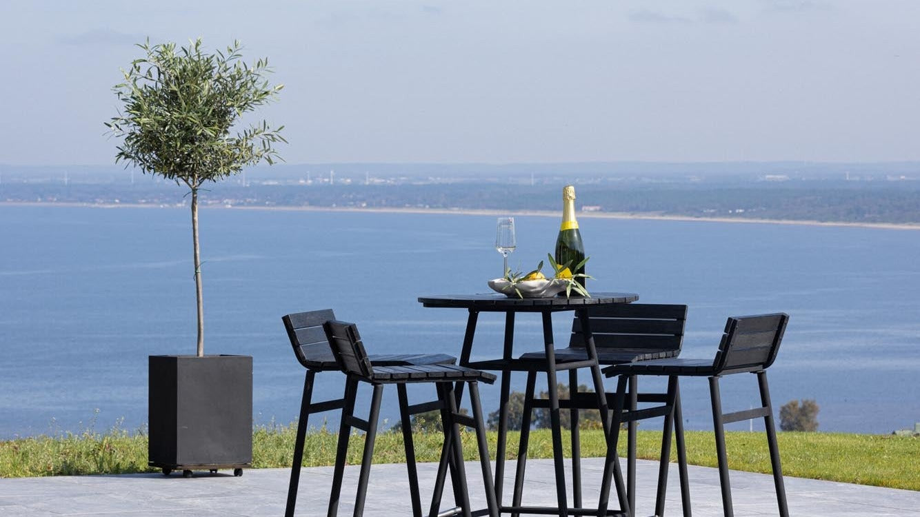 Entdecke die stilvollen Outdoor Möbel der Mexico Kollektion von Venture Home. Hochwertige Materialien, modernes Design und Komfort für deinen perfekten Rückzugsort im Freien.