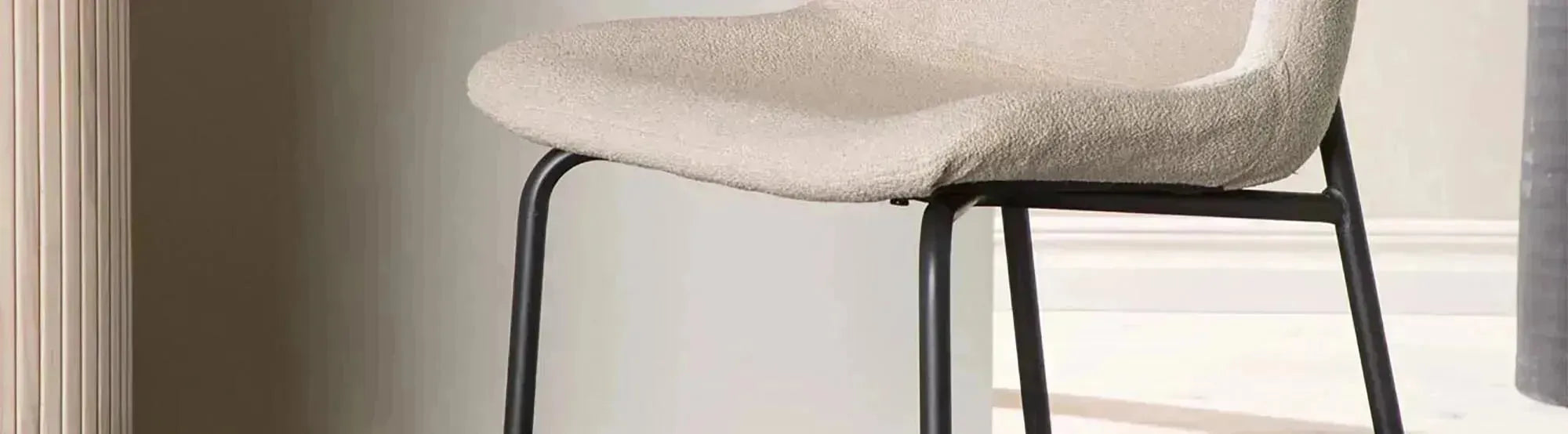 Entdecke die Modesto Stühle von Venture Home: stilvolles Design, hoher Komfort und vielfältige Farben für dein Esszimmer, Home Office oder Wohnzimmer.