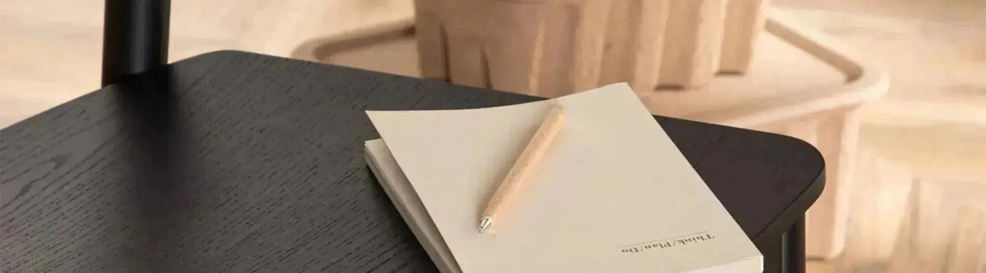 Entdecke die Montros Stühle von Venture Home: Eleganz, Komfort und vielseitiges Design für Esszimmer, Wohnzimmer und Flur.