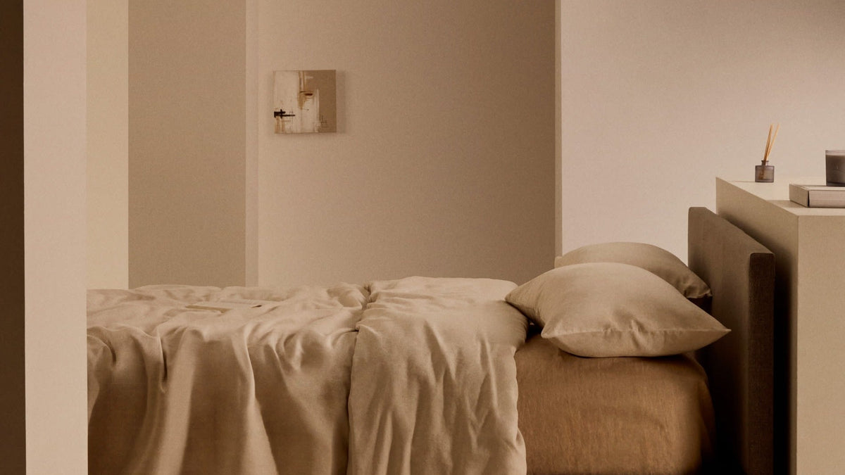 Elegante Nahiri Kollektion von Kave Home: stilvolle Möbel mit modernem Design und warmen Holztönen.