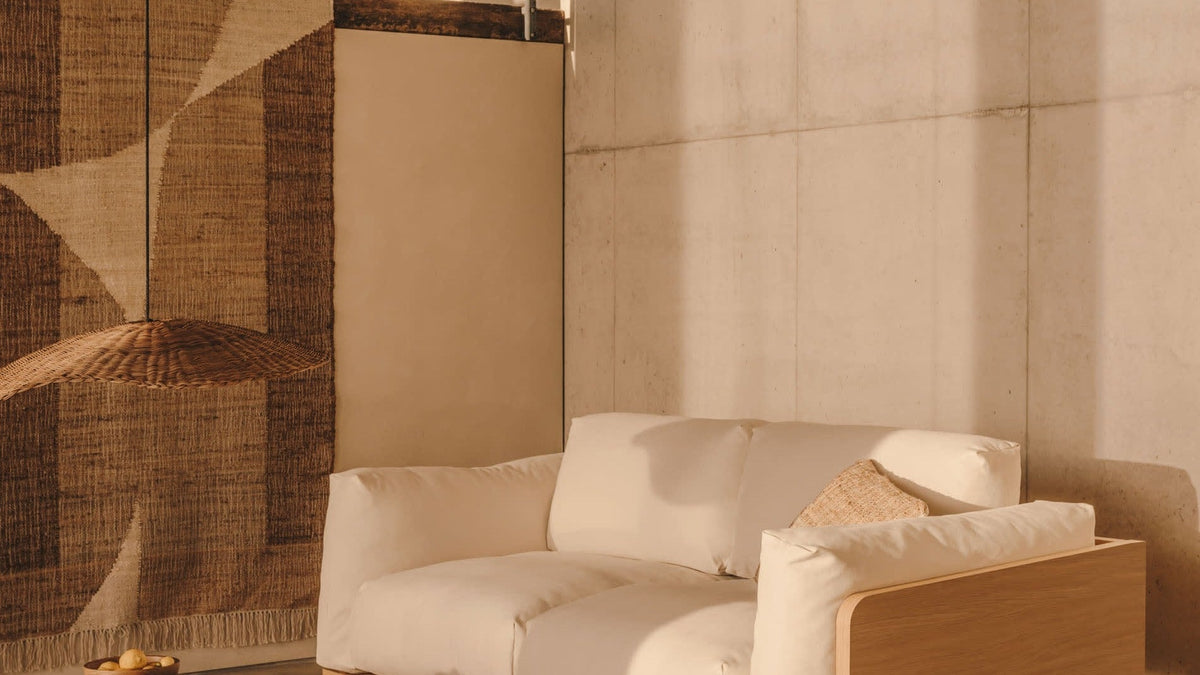 Elegante Oaq Kollektion von Kave Home: stilvolle Möbel mit modernem Design und warmen Holztönen.