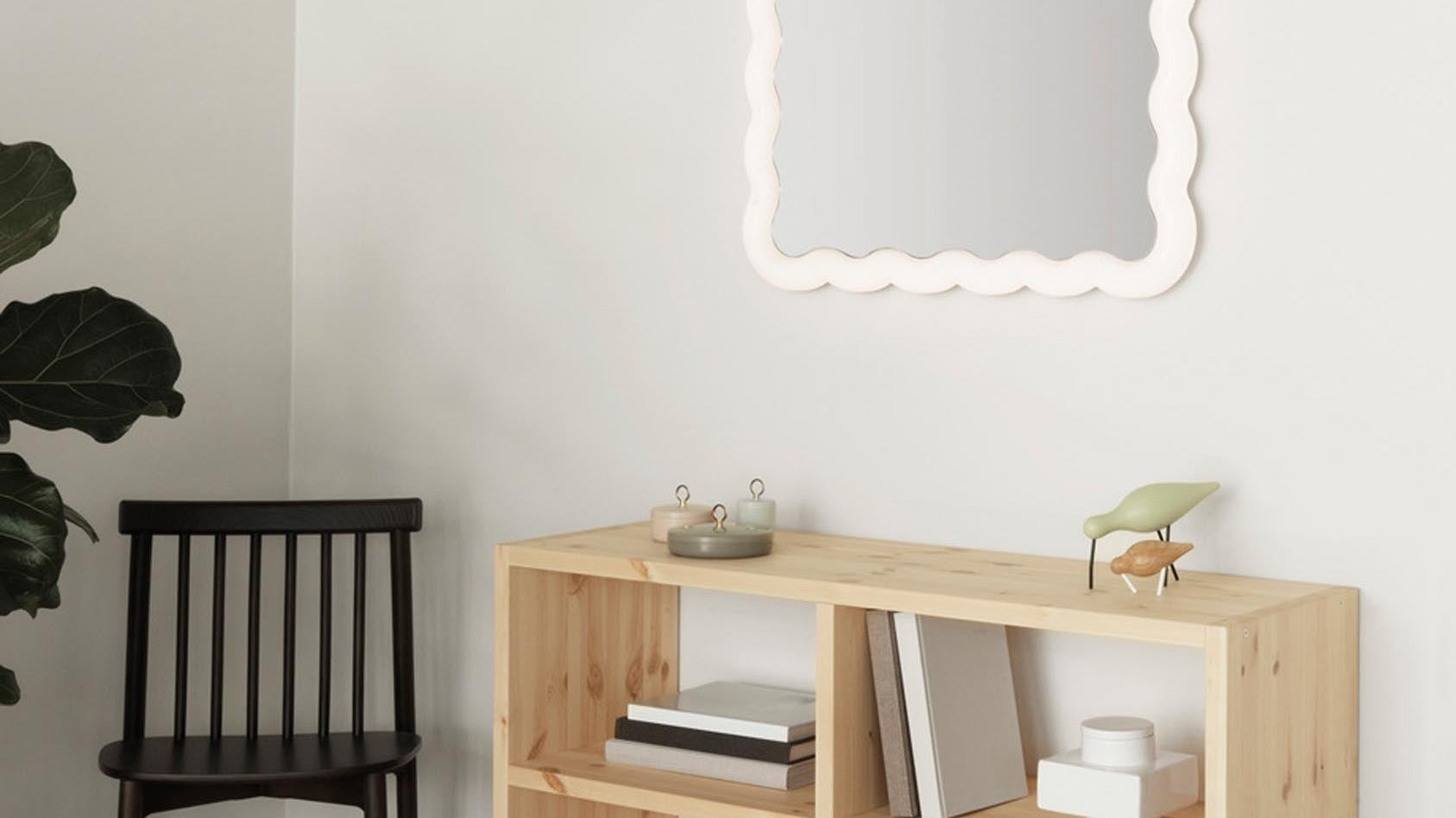 Entdecke die Pind-Serie von Normann Copenhagen: stilvolle Stühle und Barstühle mit minimalistischem Design, hochwertigem Komfort und skandinavischer Eleganz.