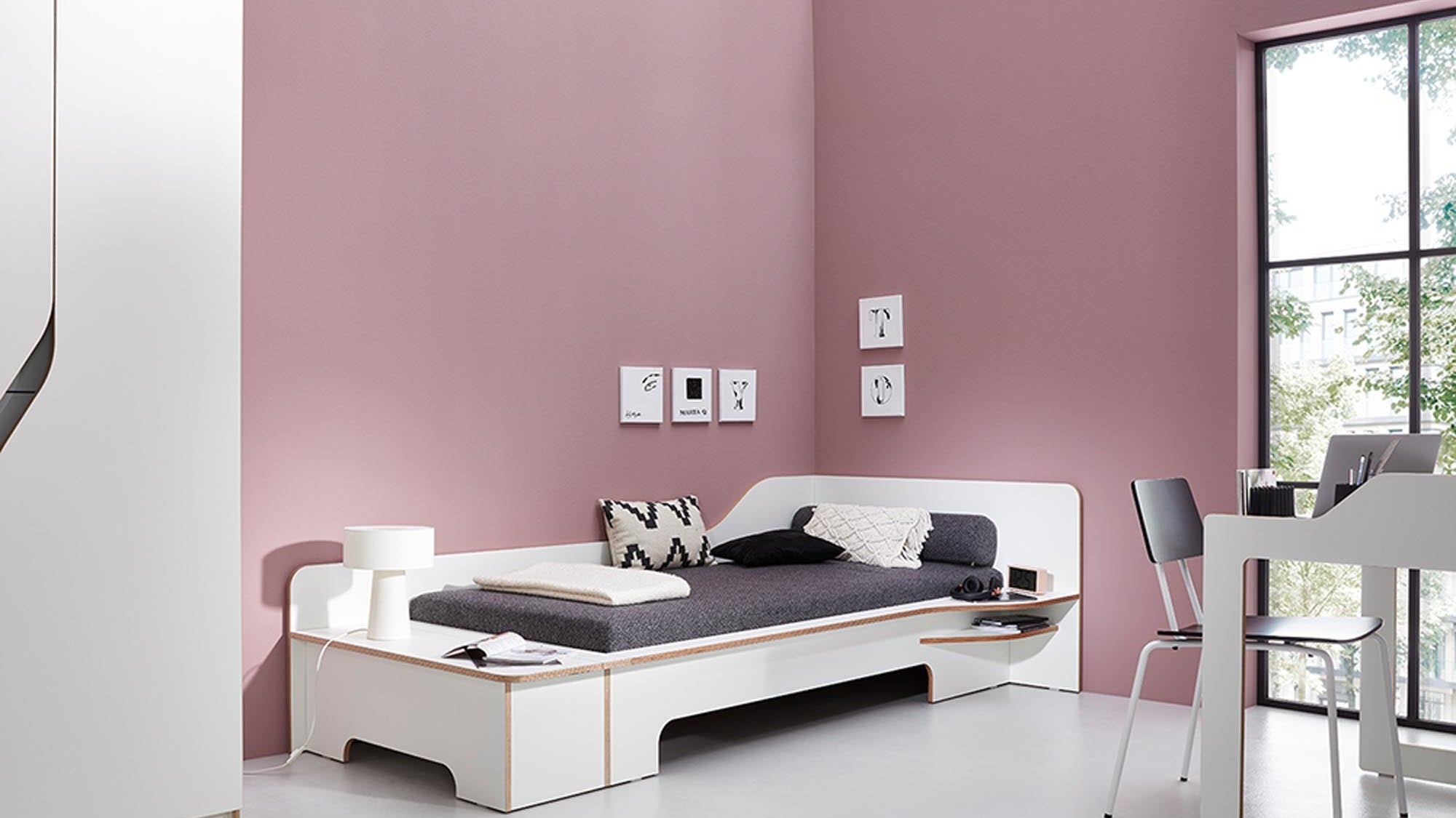 Entdecken Sie die Plane-Kollektion von Müller: elegante Betten aus hochwertigen Materialien, die Funktionalität und zeitloses Design vereinen.