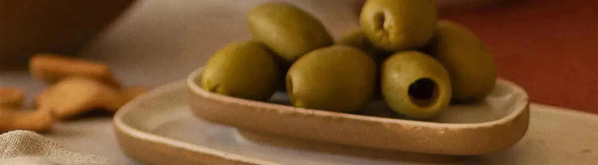 Entdecke das elegante Geschirrset Publia von Kave Home. Modernes Design, sanfte Formen und harmonische Farben für unvergessliche Momente.