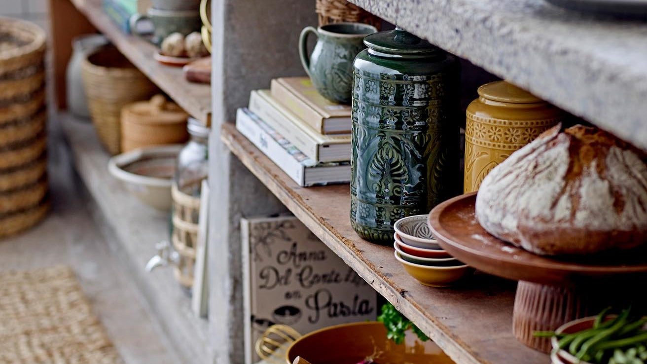 Entdecke die Rani Geschirrserie von Bloomingville: Handgefertigte Eleganz, skandinavisches Design und Boho-Charme für jeden Anlass!