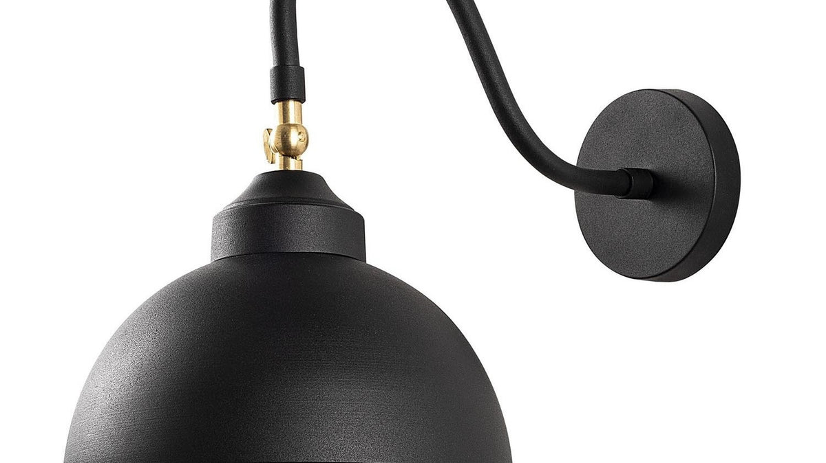 Elegante, handgefertigte Schmuckstücke der Sağlam Kollektion von Opviq, ideal für stilbewusste Frauen.