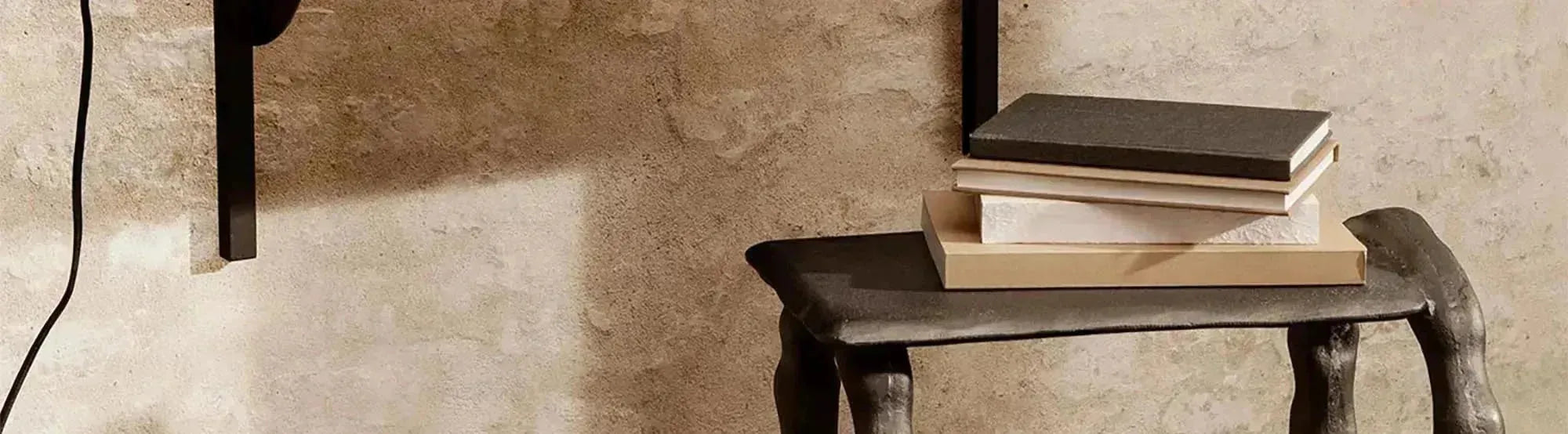 Entdecke die eleganten Wandregale der Sector-Serie von Ferm Living. Hochwertiges, minimalistisches Design für stilvolle Präsentation und Ordnung.