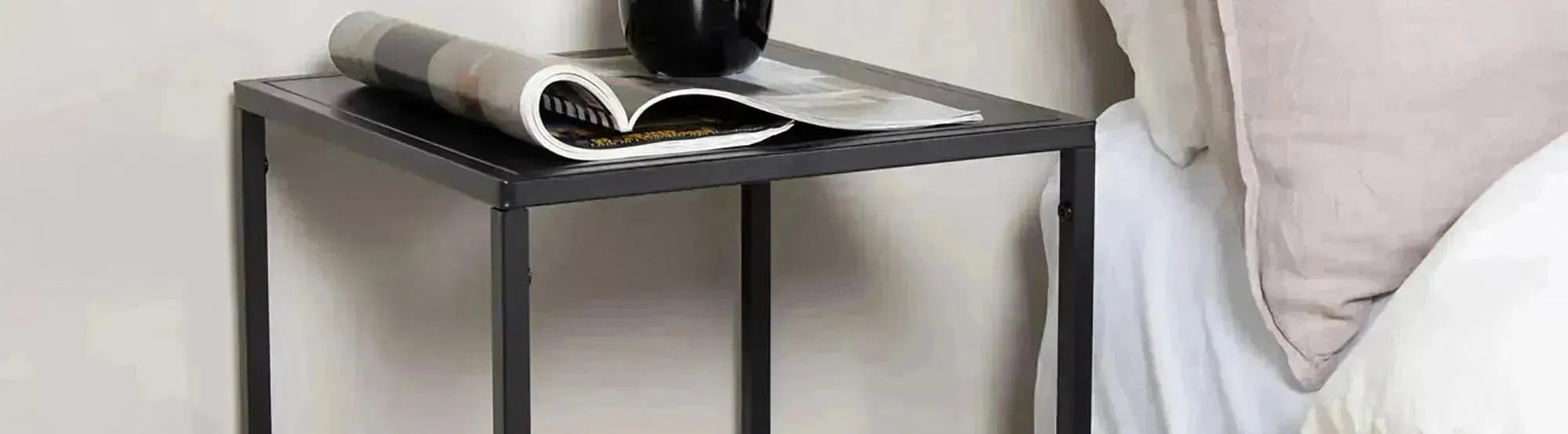 Entdecke die Staal-Kollektion von Venture Home: stilvolle Beistelltische und Regale, die modernen, industriellen Charme in dein Zuhause bringen.