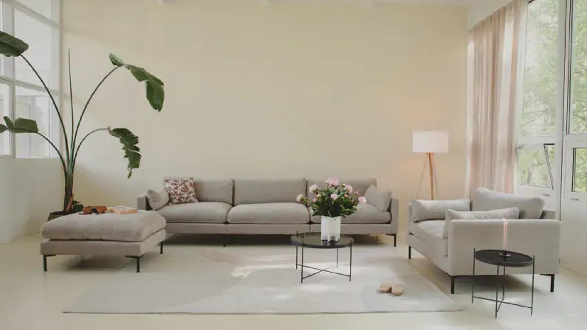 Entdecke die Summer Kollektion von Zuiver: skandinavische Sofas, Sessel und Hocker in zeitlosem Design, ideal für entspanntes Wohnen.