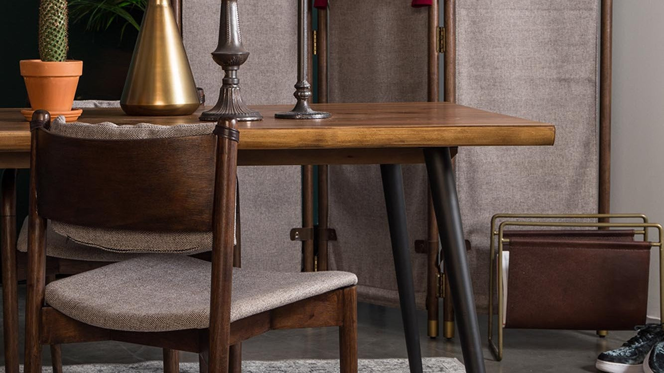 Entdecke die Torrance-Kollektion von Dutchbone: stilvolle Stühle und Sessel, die skandinavische Eleganz mit Vintage-Charme vereinen.