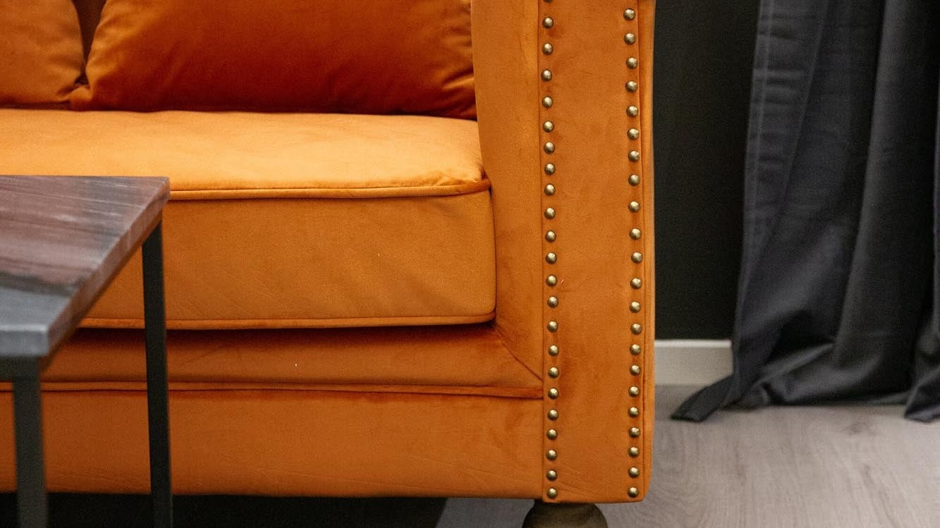 Entdecke die eleganten Velvet Stühle von Venture Home. Luxuriöser Samt, ergonomisches Design und vielseitige Einsatzmöglichkeiten für dein Zuhause.