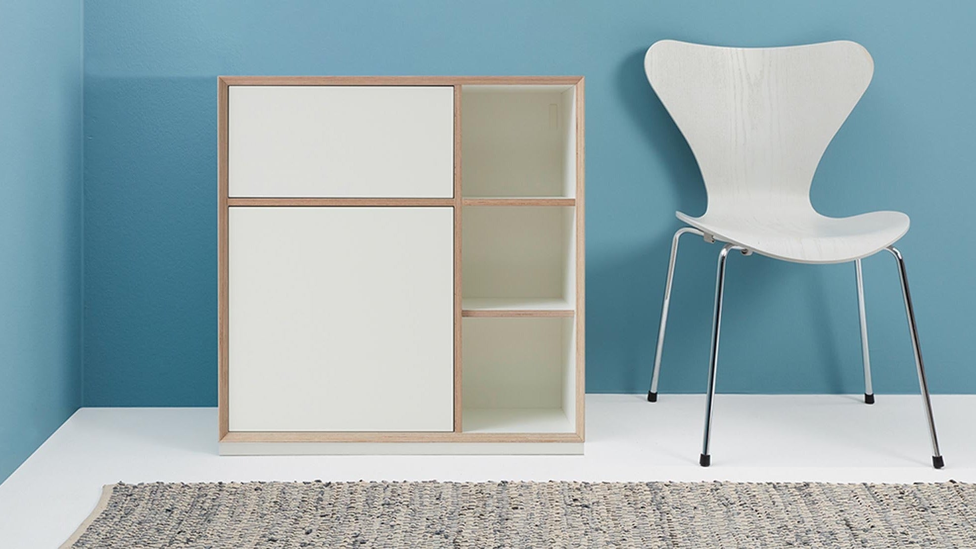 Entdecke die Vertiko Kollektion von Müller: stilvolle Kommoden und Wandregale, die Funktionalität und modernes Design vereinen. Hochwertige Möbel für dein Zuhause!