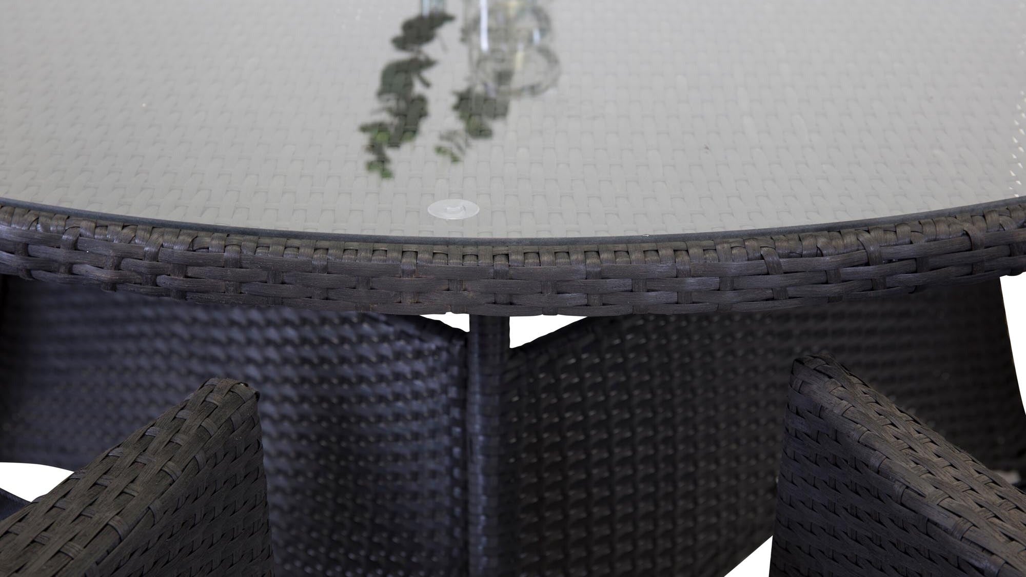 Entdecke die stilvolle Volta-Kollektion von Venture Home: moderne, wetterfeste Outdoor Möbel für entspannte Stunden im Freien.