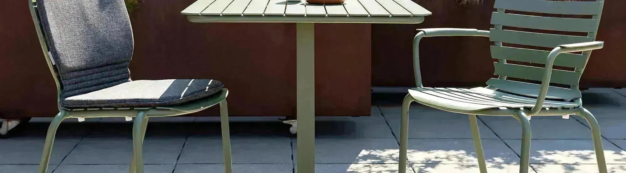 Entspanne stilvoll im Freien mit der Vondel Kollektion von Zuiver. Hochwertige Outdoor Möbel für Garten, Balkon und Terrasse.