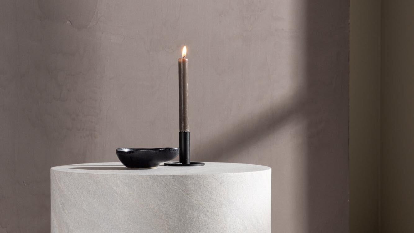 Entdecke die elegante York-Serie von Venture Home: stilvolle Sofatische aus hochwertigen Materialien, vielseitig und funktional für jedes Wohnzimmer.