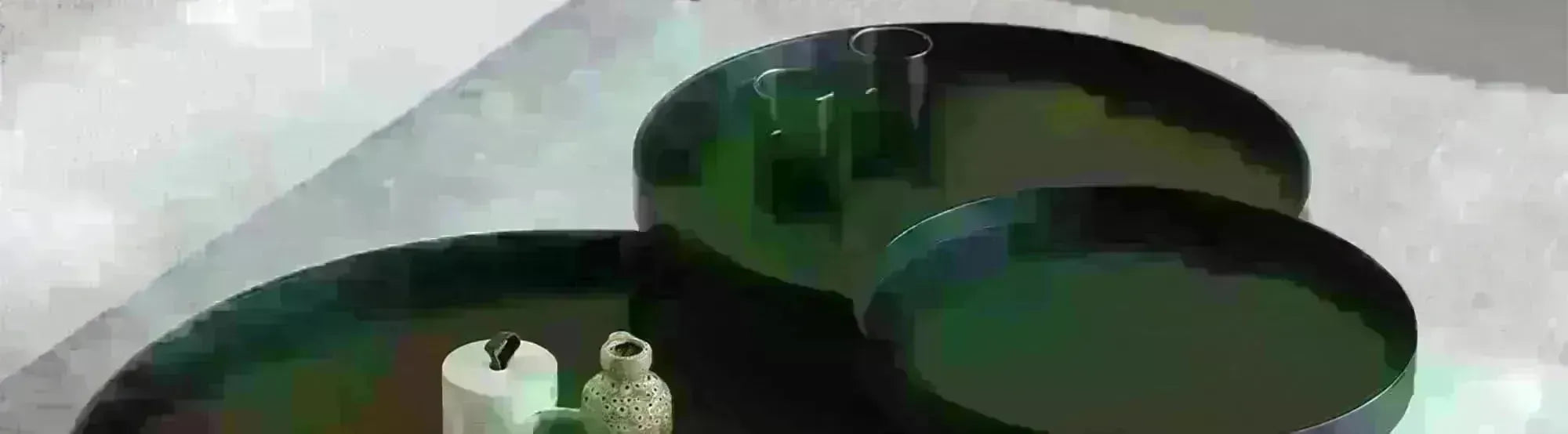 Entdecke die elegante Tischserie Yuri von White Label Living. Zeitloses Design, vielseitig und pflegeleicht – perfekt für jeden Anlass!