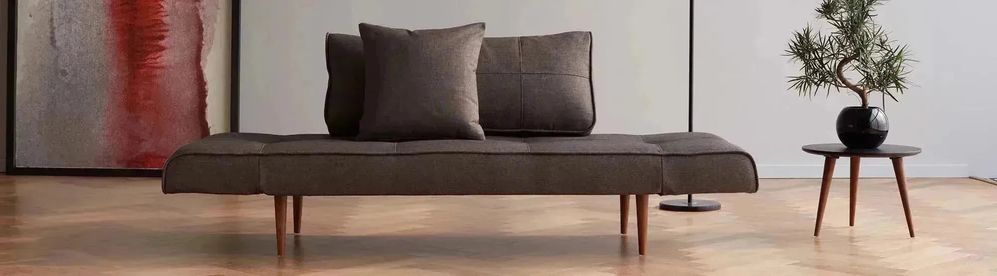Entdecke die Zeal Kollektion: stilvolles Schlafsofa mit minimalistischen Design, flexiblen Optionen und hohem Komfort. Perfekt für jedes Zuhause!