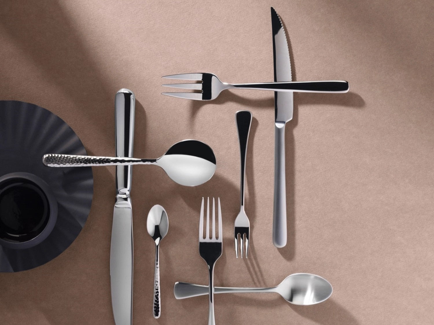 Entdecke die elegante Besteckserie Arles von Revol: zeitloses Design, hochwertige Verarbeitung und französischer Flair für jeden Anlass.