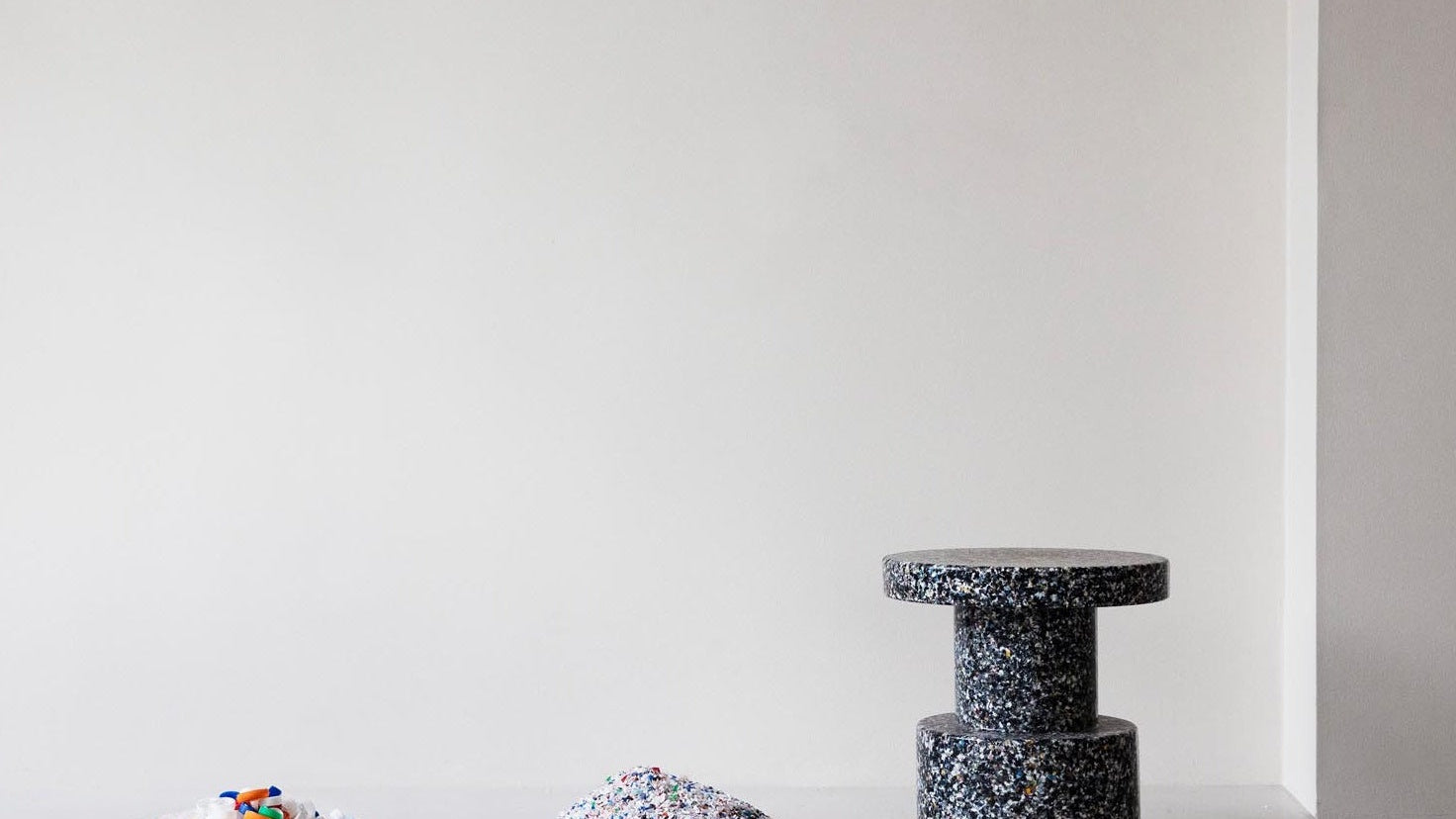 Entdecke die stylischen Hocker der Bit-Serie von Normann Copenhagen. Minimalistisches Design, vielseitig einsetzbar und in vielen Farben erhältlich!